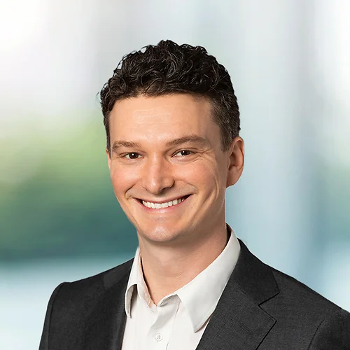 A photo of attorney Peter Dafter against a softly blurred office background